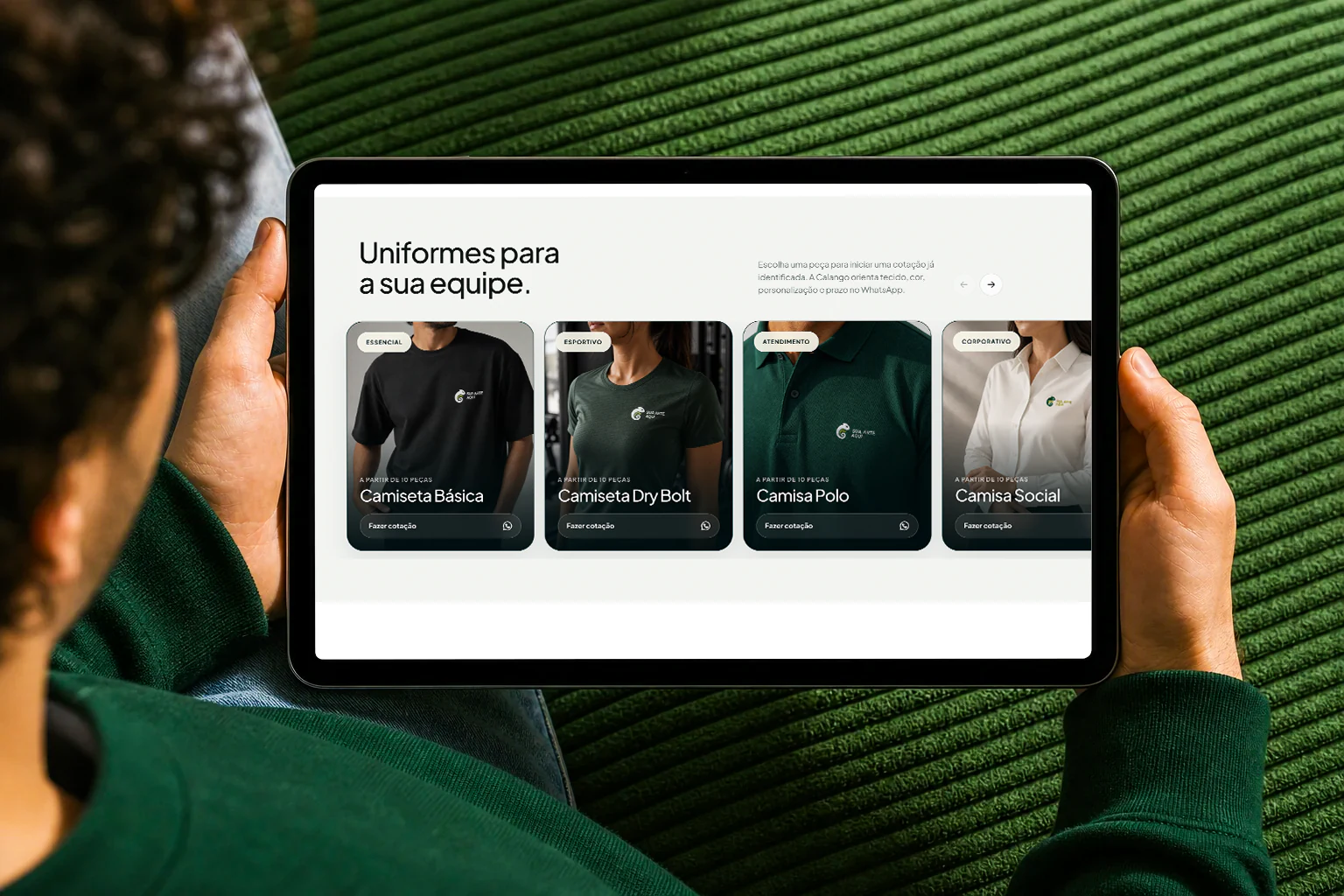 Uniformes Calango product page displayed on a tablet